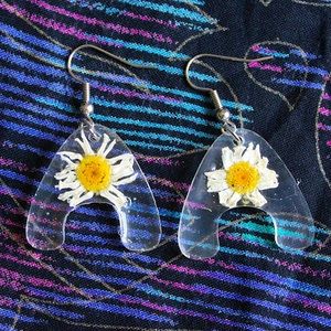 ✨ Handmade Dried Flower Resin Earrings